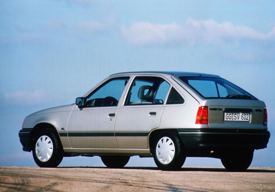  Opel Kadett GL 5-Door (E) 1989 года  (фото 3 из 5)